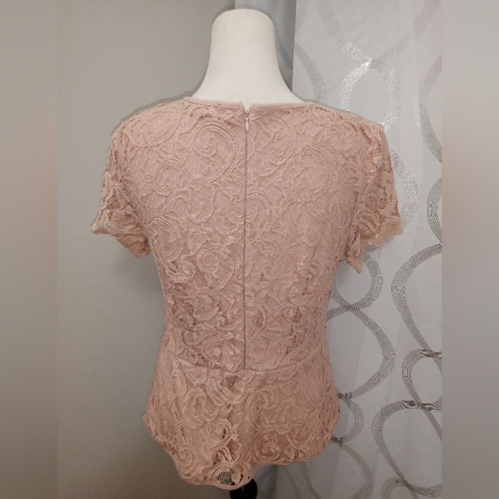Adrianna Papell Blush Pink Lace Overlay Peplum Blouse  size M - Picture 3 of 8